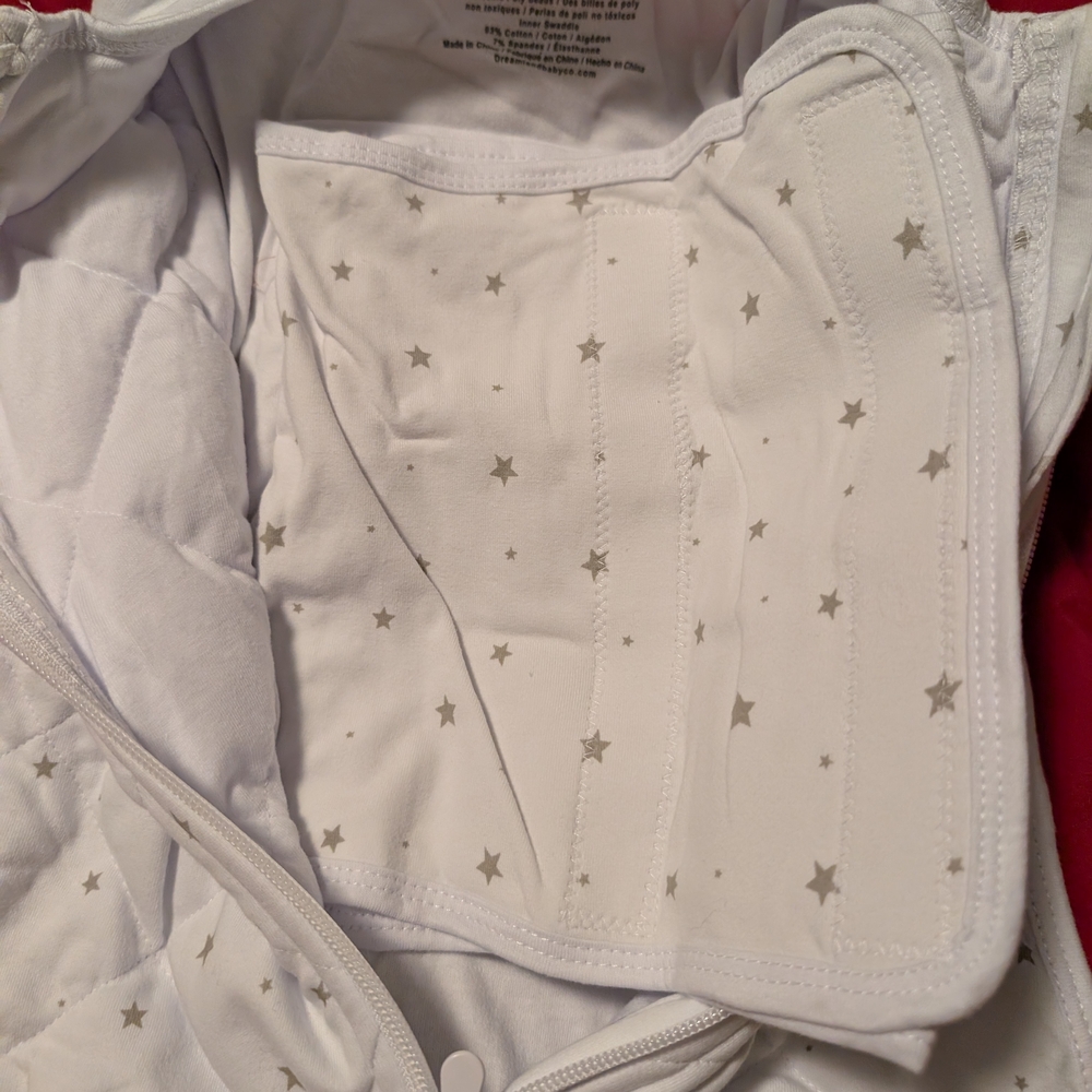 White Star-Patterned Swaddle - Picture 4 of 10